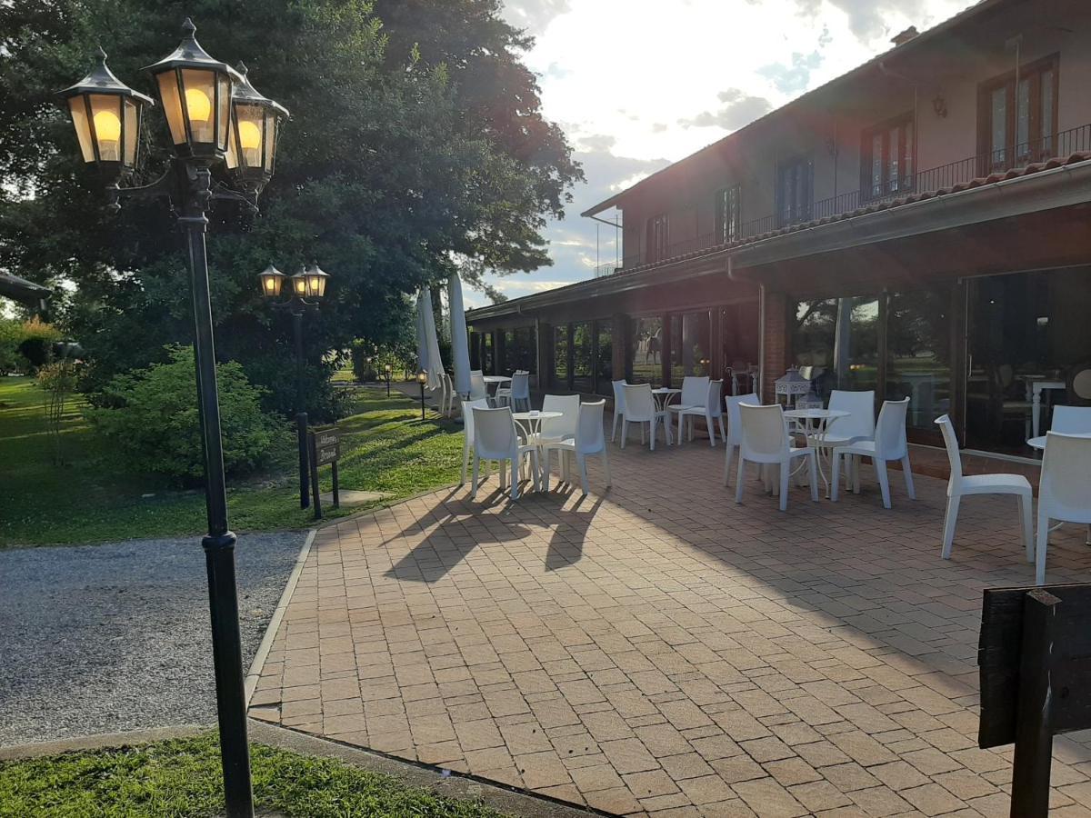 La Locanda Della Staffa Pombia Buitenkant foto